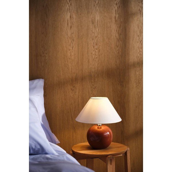 Brūna/krēmkrāsas keramikas galda lampa (augstums 29 cm) Karamell – Jotex-image-1