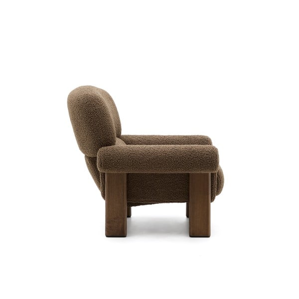 Brūns atpūtas krēsls no buklē auduma Nema – Kave Home-image-2