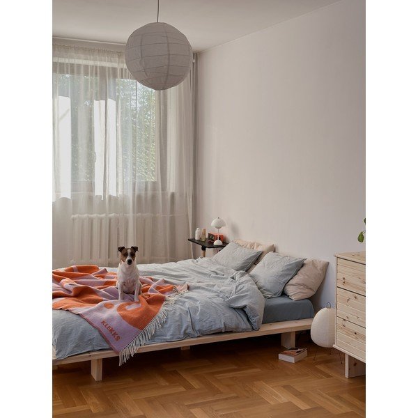 Dabīga toņa priedes masīvkoka divvietīga gulta ar redelēm 160x200 cm Japan – Karup Design-image-1