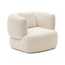 Krēmkrāsas atpūtas krēsls no buklē auduma Martina – Kave Home