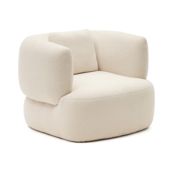 Krēmkrāsas atpūtas krēsls no buklē auduma Martina – Kave Home