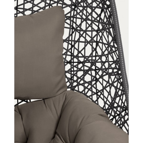 Tumši pelēks mākslīgās rotangpalmas dārza piekaramais krēsls Florina – Kave Home-image-4