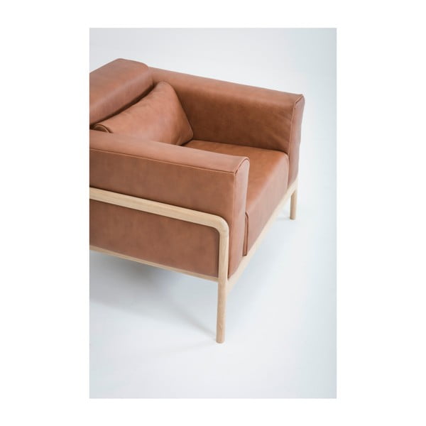 Brūns bifeļādas krēsls ar ozolkoka konstrukciju Gazzda Fawn-image-2