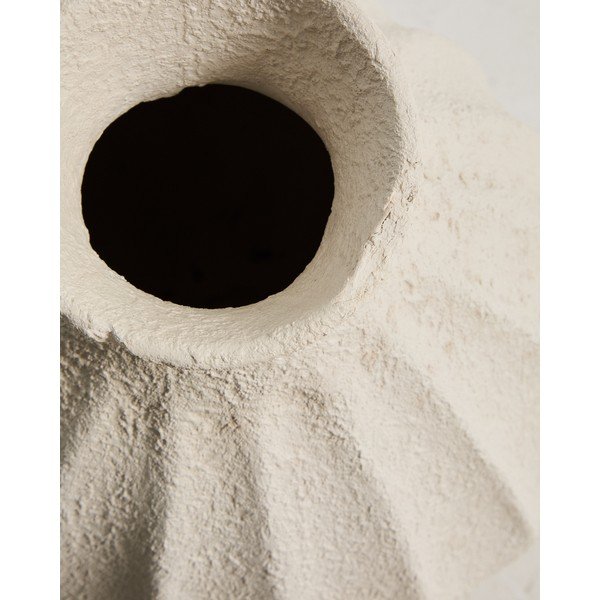 Krēmkrāsas rokām darināta/augsta vāze no papjēmašē (augstums 46,5 cm) Arquena – Kave Home-image-2