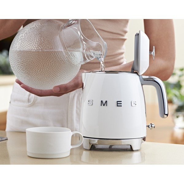 Balta nerūsējošā tērauda elektriskā tējkanna 800 ml Retro Style – SMEG-image-1