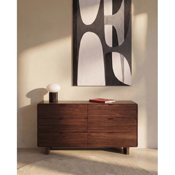 Tumša dabīga toņa kumode ar riekstkoka imitāciju 120x75x50 cm Norlen – Kave Home-image-2