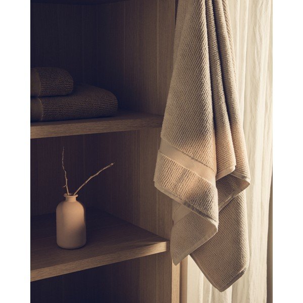 Bēšs frotē kokvilnas dvielis 70x140 cm Olvira – Kave Home-image-3