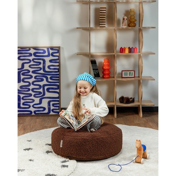 Tumši brūns bērnu pufs no buklē auduma Warm Hazel – Wigiwama-image-2
