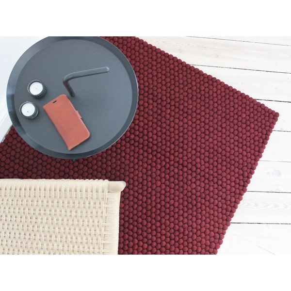 Tumšs ķiršu krāsas vilnas bumbiņu paklājs Wooldot Ball Rugs, 120 x 180 cm-image-2