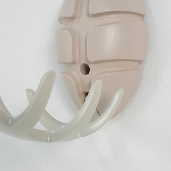 Bēšs plastmasas sienas āķis Bug – Spinder Design-image-4