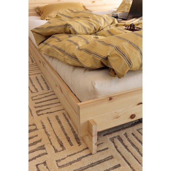 Gaiša dabīga toņa priedes masīvkoka divvietīga gulta ar redelēm 180x200 cm Latch – Karup-image-4