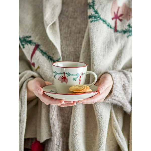 Krēmkrāsas kapučīno māla krūze ar Ziemassvētku motīvu 300 ml Yule – Bloomingville-image-1