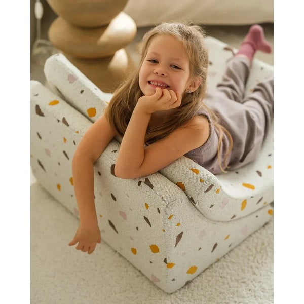 Balts bērnu atpūtas krēsls no buklē/šenila auduma Terrazzo Moon – Wigiwama-image-3