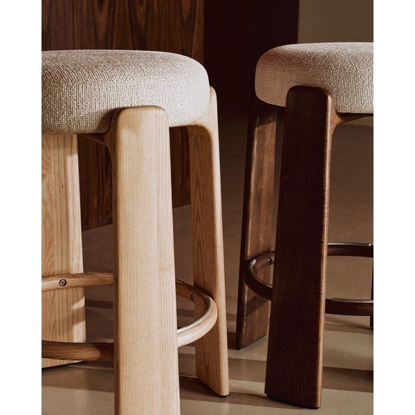 Bēša/gaiša dabīga toņa oša masīvkoka bāra taburete (sēdekļa augstums 65 cm) Granite – Kave Home-image-4