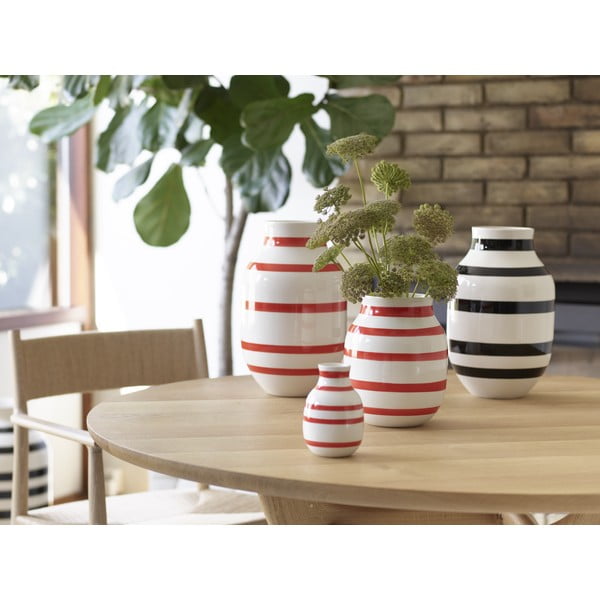 Balti sarkana keramikas vāze ar svītrām Kähler Design Omaggio, augstums 20,5 cm-image-2