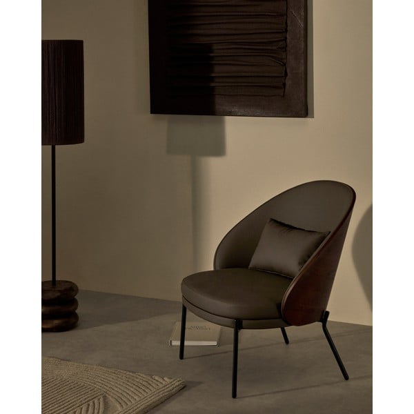 Brūns atpūtas krēsls no ādas imitācijas Eamy – Kave Home-image-1