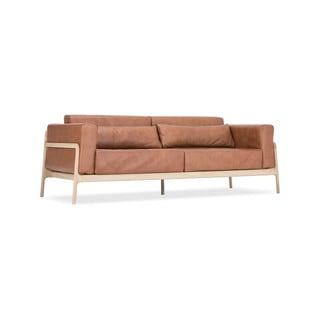 Konjaka brūns bifeļu ādas dīvāns ar masīvkoka konstrukciju Gazzda Fawn, 210 cm