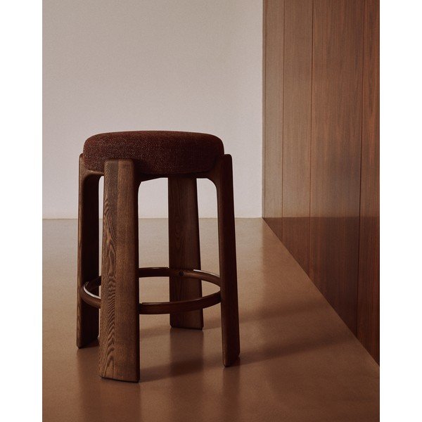 Brūna/tumša dabīga toņa oša masīvkoka bāra taburete (sēdekļa augstums 65 cm) Granite – Kave Home-image-1