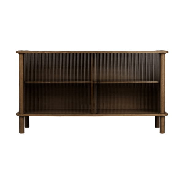 Brūna ozola masīvkoka vitrīna ar bīdāmām durvīm 135x73,5x48 cm Italic – UMAGE