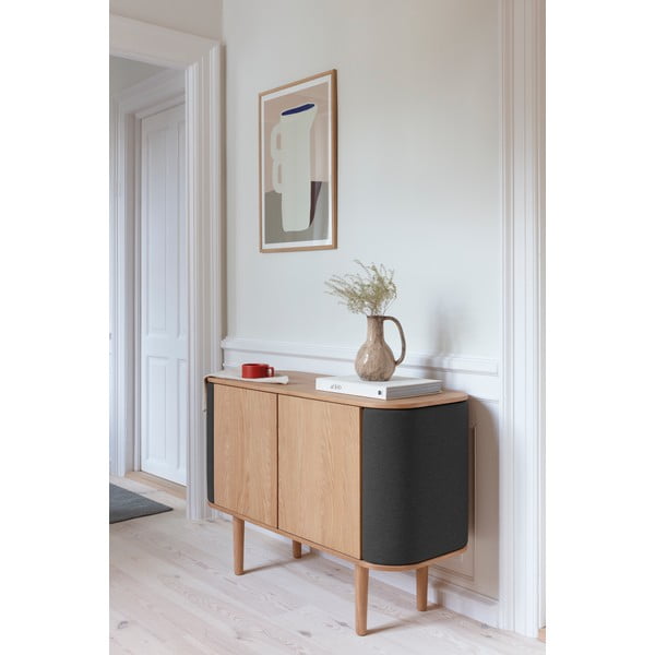 Antracīta pelēka/dabīga toņa zema kumode ar ozolkoka imitāciju 109x75 cm Treasures – UMAGE-image-1