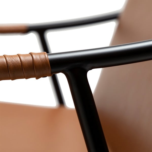 Brūns atpūtas krēsls no ādas imitācijas Boto – DAN-FORM Denmark-image-1