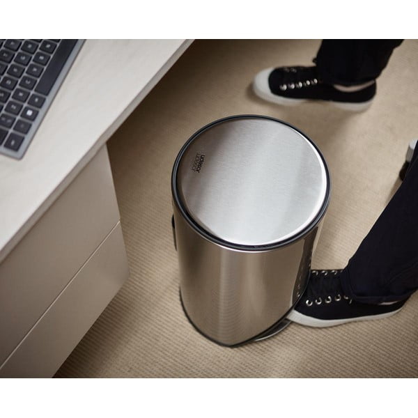 Spīdīgas sudraba krāsas nerūsējošā tērauda atkritumu tvertne ar pedāli 10 l Arc – Joseph Joseph-image-4