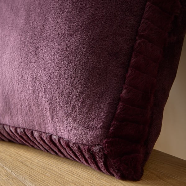 Mikroplīša dekoratīvais spilvens 55x55 cm Velvet and Faux Fur – Catherine Lansfield-image-2