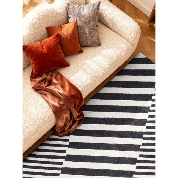 Melnbalts ar rokām darināts vilnas paklājs 200x290 cm Stryve Flux – Elle Decoration-image-2