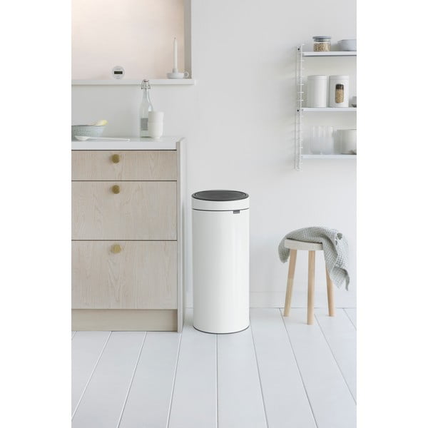 Balta ar pieskārienu atverama tērauda atkritumu tvertne 30 l Touch Bin – Brabantia-image-1