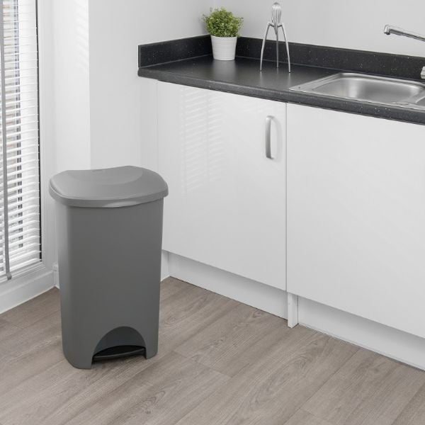 Pelēka atkritumu tvertne ar pedāli un vāku Addis, 41 x 33 x 62,5 cm-image-1