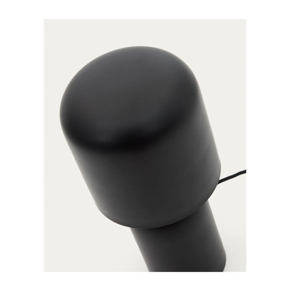 Melna galda lampa ar metāla abažūru (augstums 28 cm) Monze – Kave Home-image-3