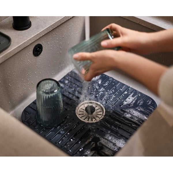 Neslīdošs paklājs izlietnei 30x30 cm SinkShield – Joseph Joseph-image-1