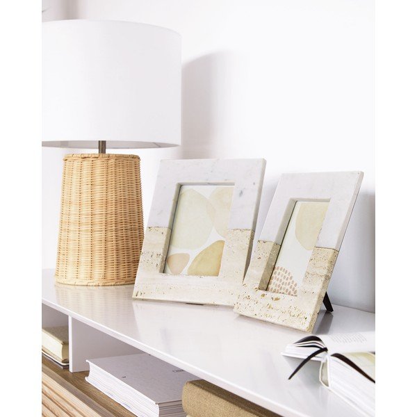 Balts akmens stāvošs foto rāmis 18x23 cm Uria – Kave Home-image-1