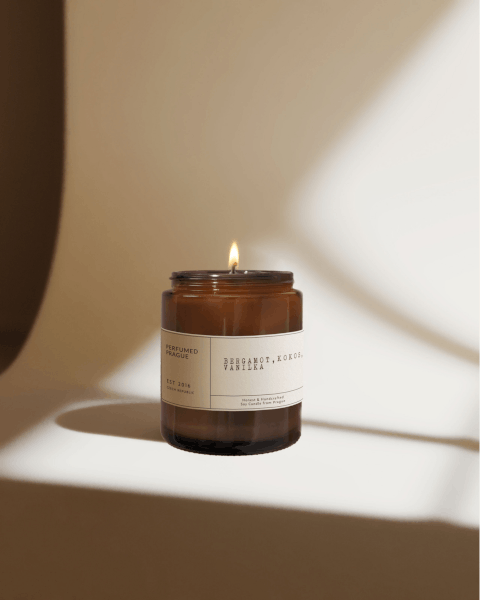 Aromātiskā sojas vaska svece degšanas laiks 40 h #32 Bergamot, Coconut, Vanilla – Perfumed Prague-image-3