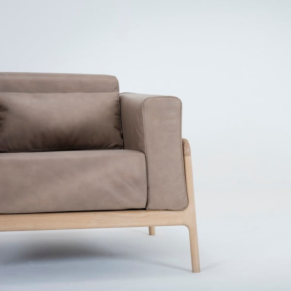 Gaiši brūns bifeļu ādas krēsls ar masīvkoka konstrukciju Gazzda Fawn-image-3