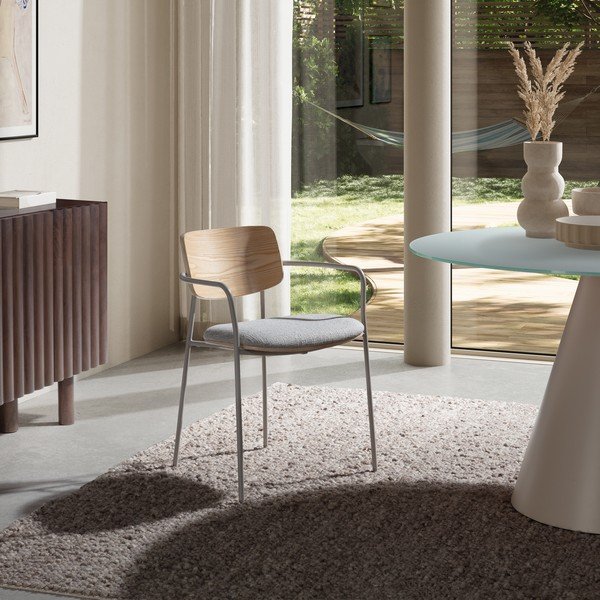 Gaiši pelēki/dabīga toņa polsterēti ēdamistabas krēsli ar roku balstiem Nour – MOME-image-1