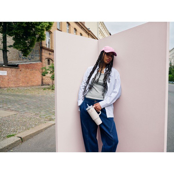 Krēmkrāsas nerūsējošā tērauda termoss ar salmiņu 890 ml Quencher H2.O FlowState™ Tumbler Cream 2.0 – Stanley-image-1