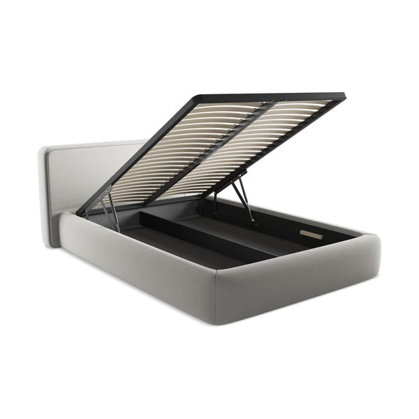 Gaiši pelēka polsterēta divvietīga gulta ar veļas kasti un redelēm 140x200 cm Kiana – Makamii-image-3
