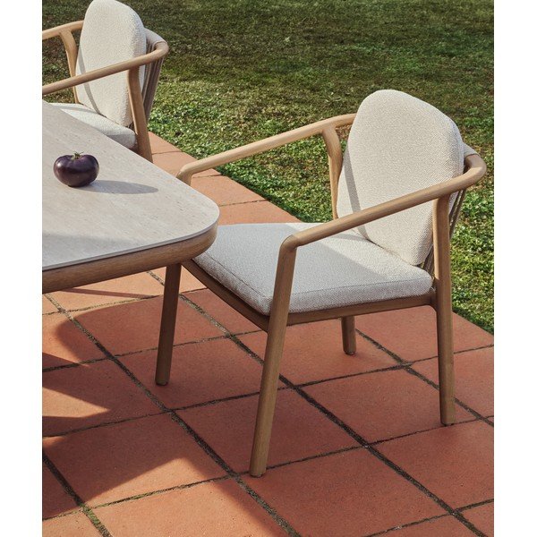 Krēmkrāsas/dabīga toņa polsterēts dārza krēsls Sirte – Kave Home-image-1