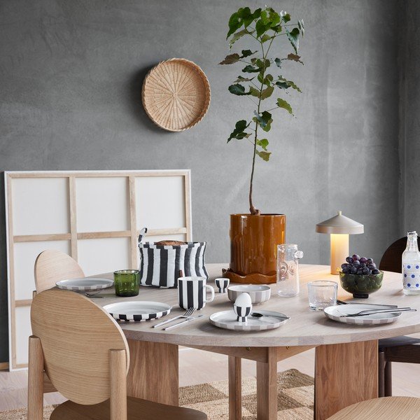 Akmensmasas ar rokām radīts puķu poda apvalks ø 21,5 cm Nami – OYOY Living Design-image-1