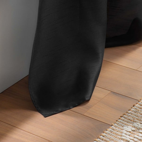 Melns aizkars no mikrosatīna 140x240 cm Shana – douceur d'intérieur-image-3