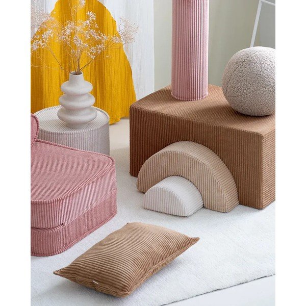 Brūns velveta bērnu dīvāna spilvens Bolster – Wigiwama-image-2