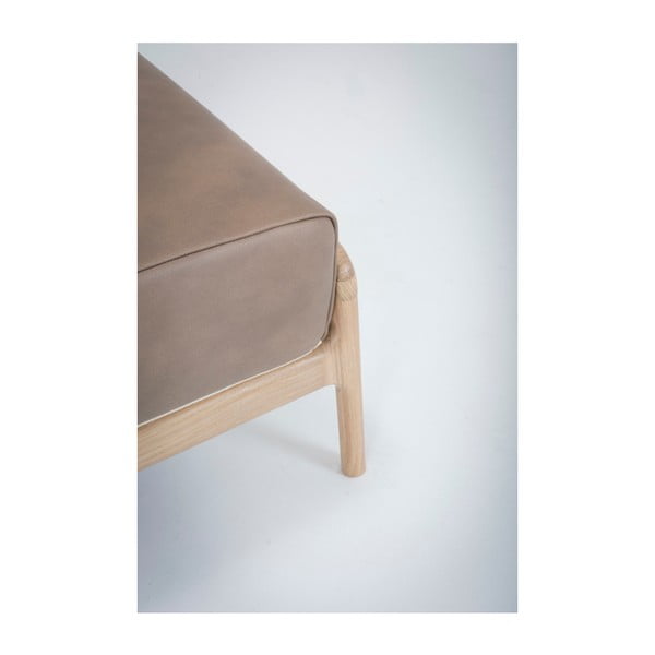 Gaiši brūns bifeļādas kāju soliņš ar ozolkoka konstrukciju Gazzda Fawn-image-3