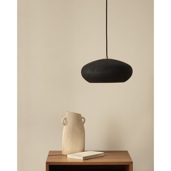 Melna piekaramā lampa ar metāla abažūru ø 30 cm Inda – Kave Home-image-1