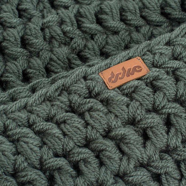 Ar rokām tamborēts apļveida kakla sildītājs DOKE Tommy, olīvzaļš-image-1