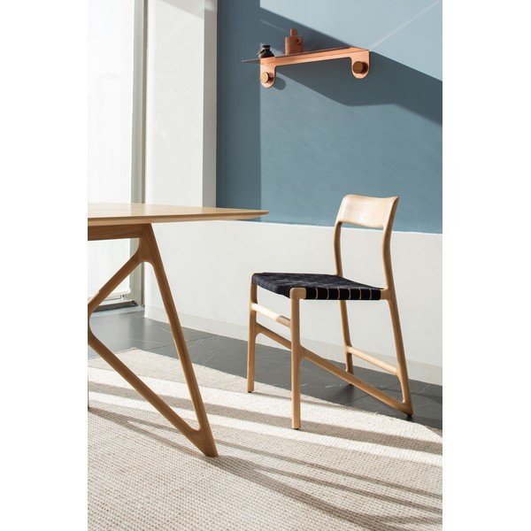 Ēdamistabas krēsls no ozolkoka ar melnu sēdekli Gazzda Fawn-image-2