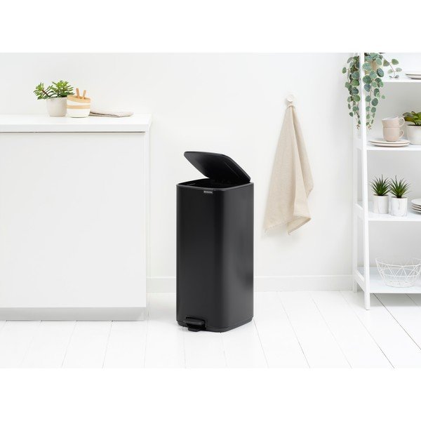 Matēti melna tērauda atkritumu tvertne ar pedāli 30 l Bo – Brabantia-image-2