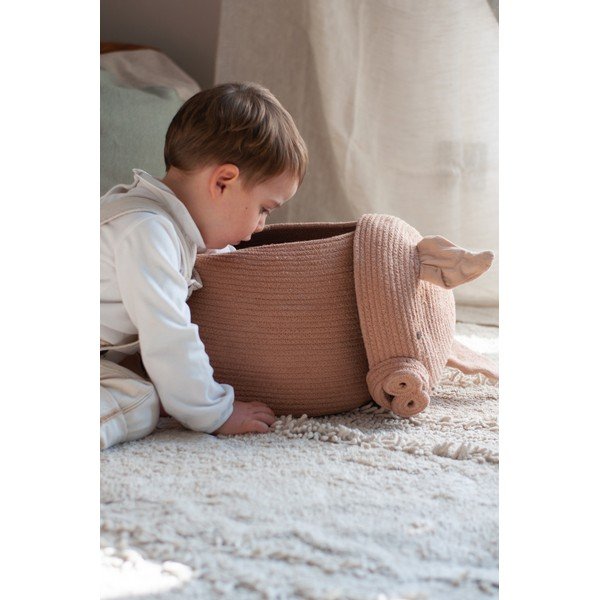 Gaiši rozā tekstila bērnu rotaļlietu grozs ø 32x30 cm Peggy the Pig – Lorena Canals-image-3