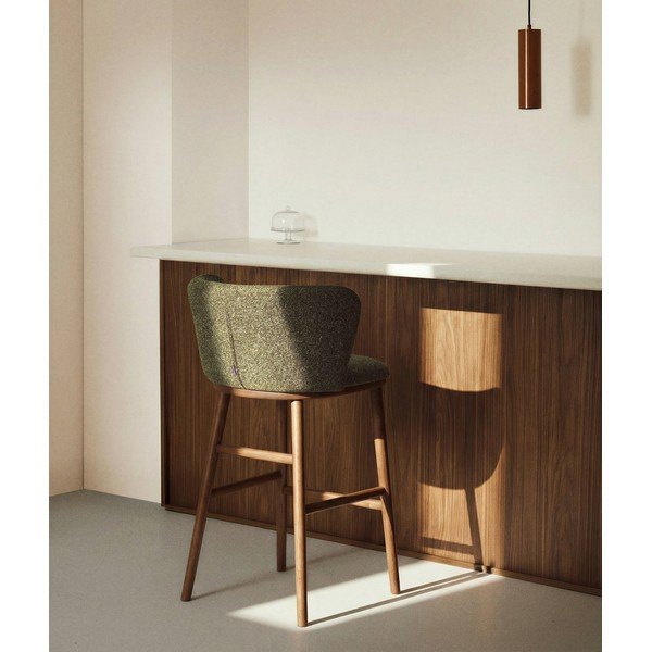 Tumši zaļš polsterēts bāra krēsls (sēdekļa augstums 65 cm) Ciselia – Kave Home-image-1