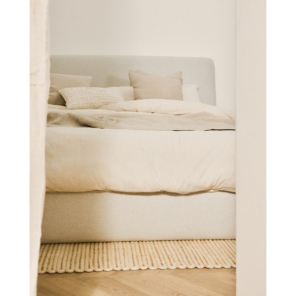 Bēša polsterēta divvietīga gulta bez režģa 180x200 cm Martina – Kave Home-image-2